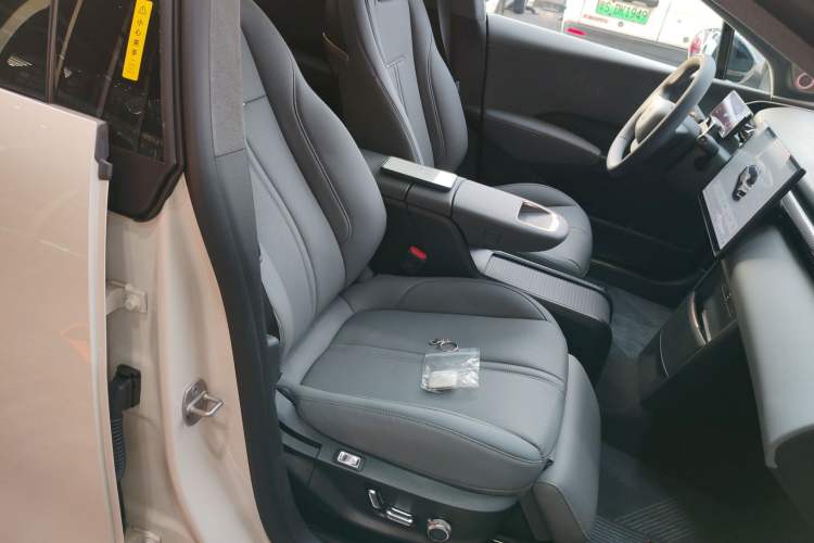 Used Zeekr X 2025 Four-Seater Rear-Drive Cube Version Right Front Seat