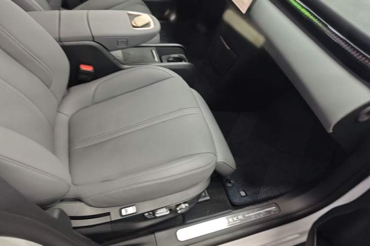 Used Zeekr X 2025 Four-Seater Rear-Drive Cube Version Right Front Seat