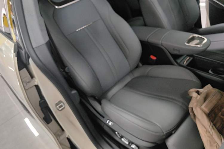 Used Zeekr X 2025 Four-Seater Rear-Drive Cube Version Right Front Seat