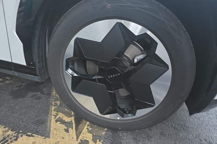 Used Zeekr X 2025 Four-Seater Rear-Drive Cube Version Right Front Wheel Hub