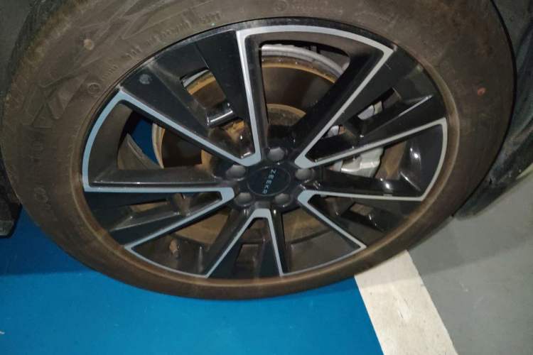 Used Zeekr X 2025 Four-Seater Rear-Drive Cube Version Right Front Wheel Hub