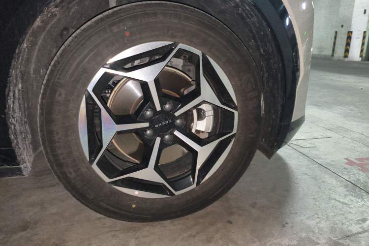Used Zeekr X 2025 5-Seater Rear-Drive Version Right Front Wheel Hub