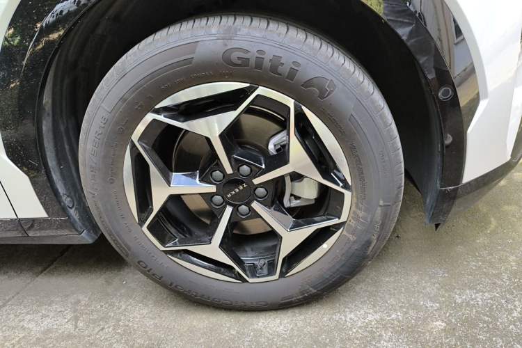 Used Zeekr X 2025 5-Seater Rear-Drive Version Right Front Wheel Hub