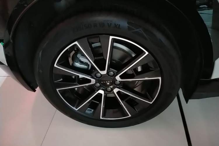 Used Zeekr X 2025 Four-Seater Rear-Drive Cube Version Right Rear Wheel Hub
