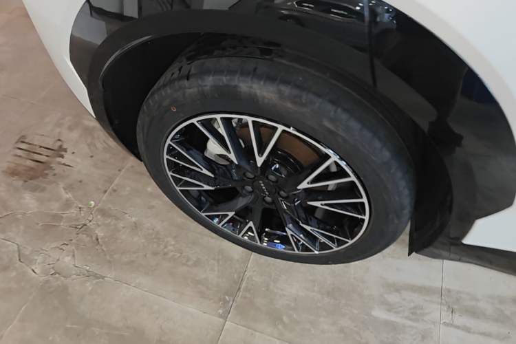 Used Zeekr X 2025 Four-Seater Rear-Drive Cube Version Right Rear Wheel Hub