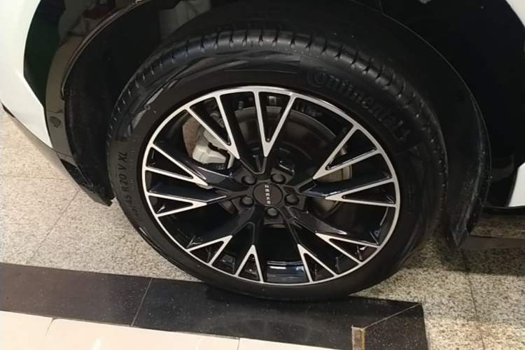 Used Zeekr X 2025 Four-Seater Rear-Drive Cube Version Right Rear Wheel Hub