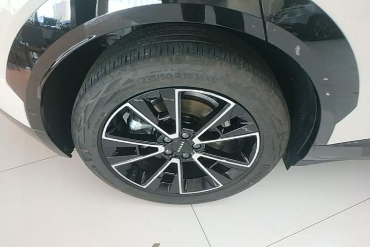 Used Zeekr X 2025 Four-Seater Rear-Drive Cube Version Right Rear Wheel Hub