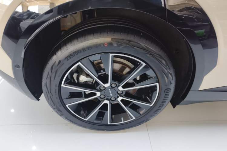 Used Zeekr X 2025 Four-Seater Rear-Drive Cube Version Right Rear Wheel Hub