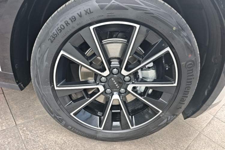 Used Zeekr X 2025 Four-Seater Rear-Drive Cube Version Right Rear Wheel Hub