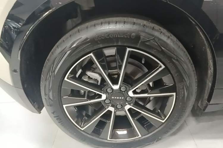 Used Zeekr X 2025 Four-Seater Rear-Drive Cube Version Right Rear Wheel Hub