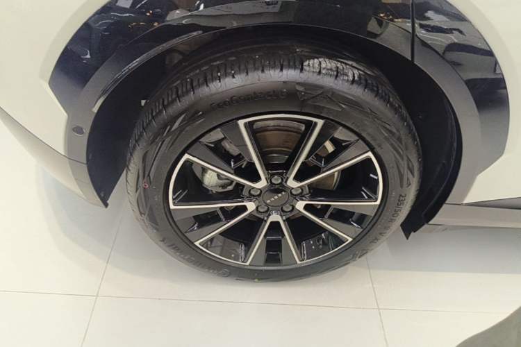 Used Zeekr X 2025 Four-Seater Rear-Drive Cube Version Right Rear Wheel Hub