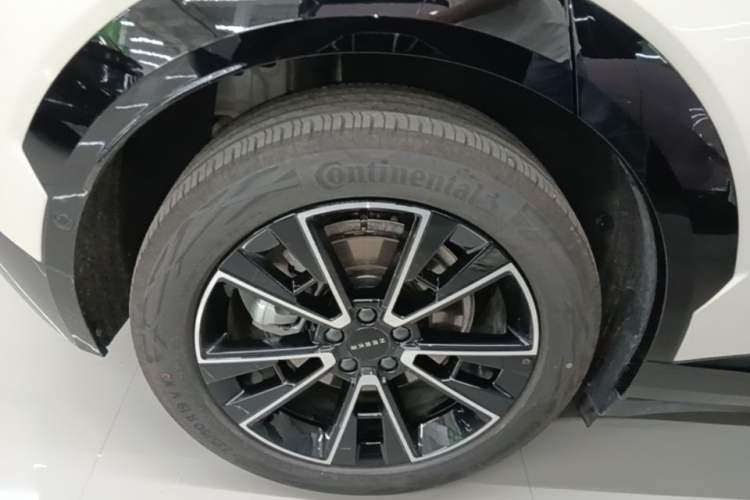 Used Zeekr X 2025 Four-Seater Rear-Drive Cube Version Right Rear Wheel Hub