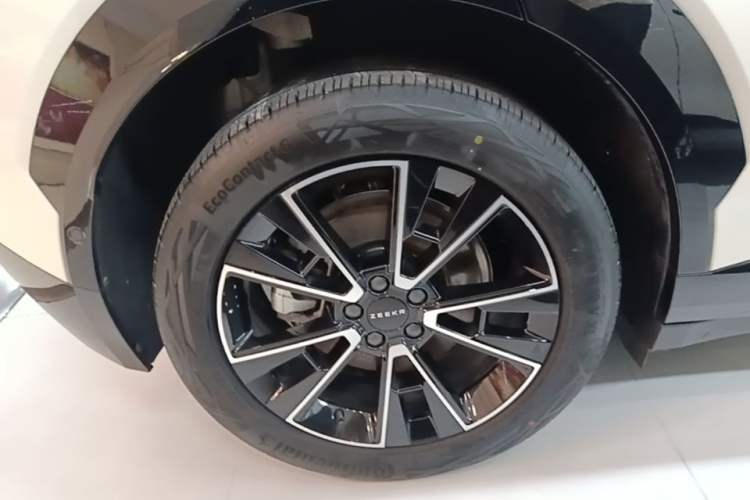 Used Zeekr X 2025 Four-Seater Rear-Drive Cube Version Right Rear Wheel Hub