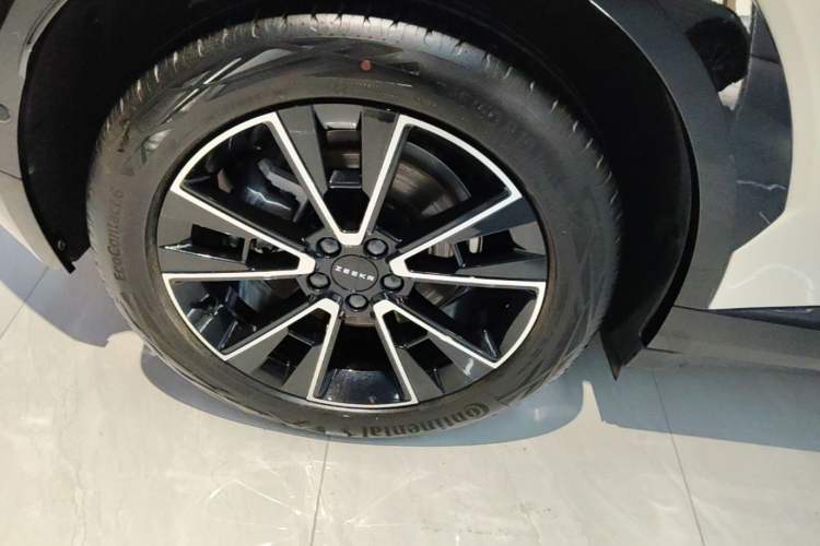 Used Zeekr X 2025 Four-Seater Rear-Drive Cube Version Right Rear Wheel Hub
