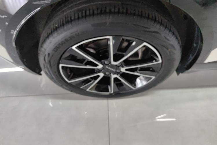 Used Zeekr X 2025 Four-Seater Rear-Drive Cube Version Right Rear Wheel Hub