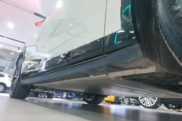 Used Zeekr X 2025 5-Seater Long-Range Version Right Side Sill