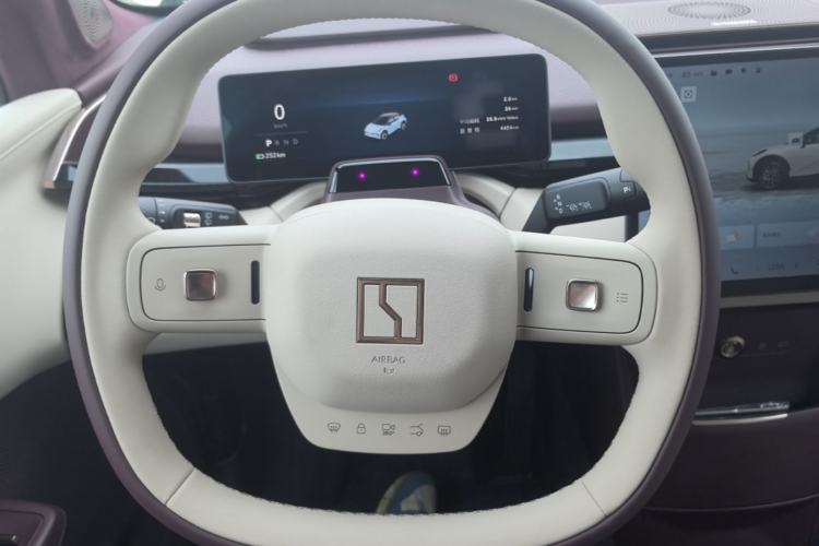 Used Zeekr X 2025 Four-Seater Rear-Drive Cube Version Steering Wheel