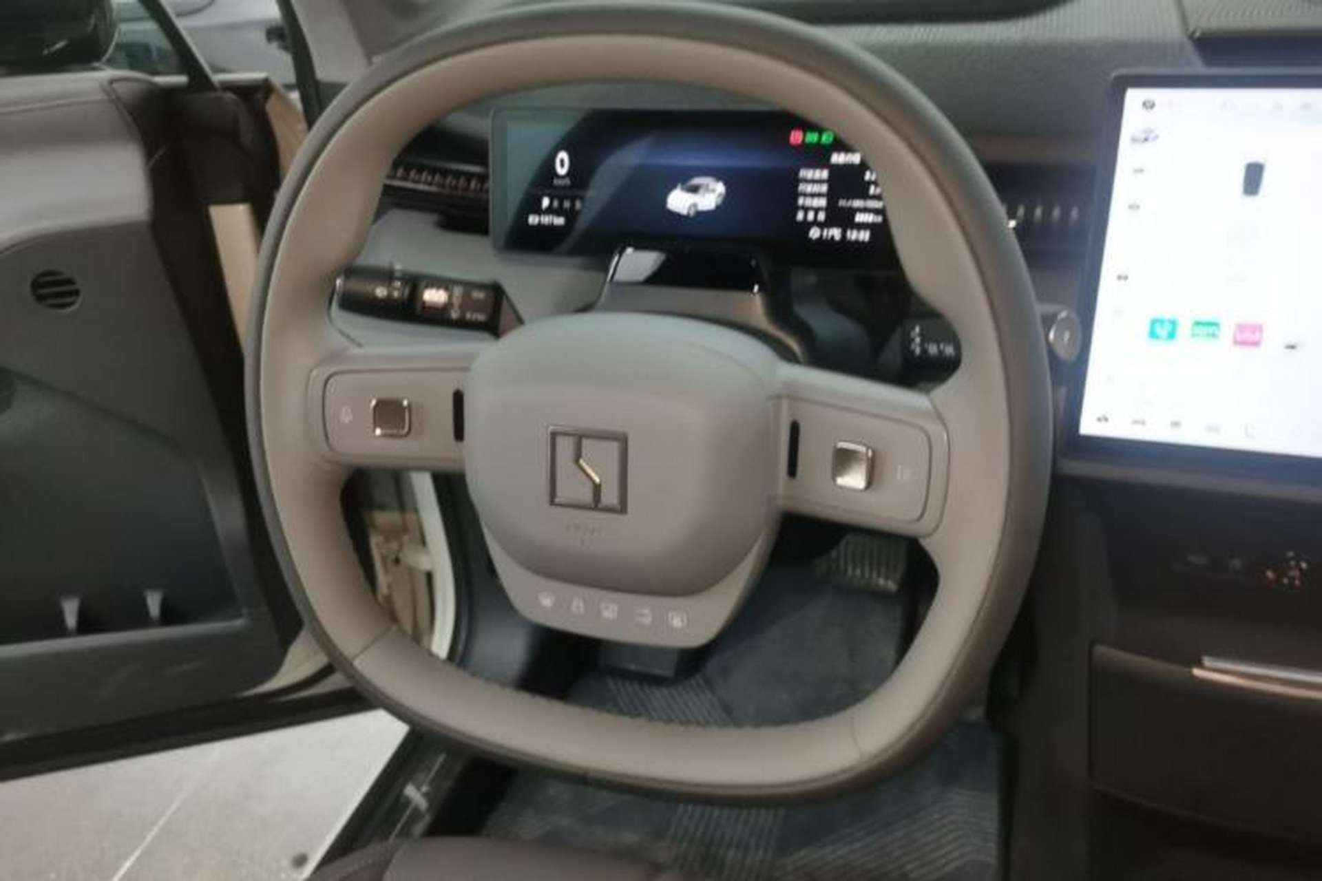 Used Zeekr X 2025 Four-Seater Rear-Drive Cube Version Steering Wheel