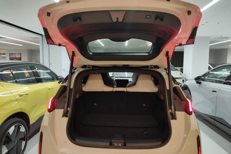 Used Zeekr X 2025 Four-Seater Rear-Drive Cube Version Trunk