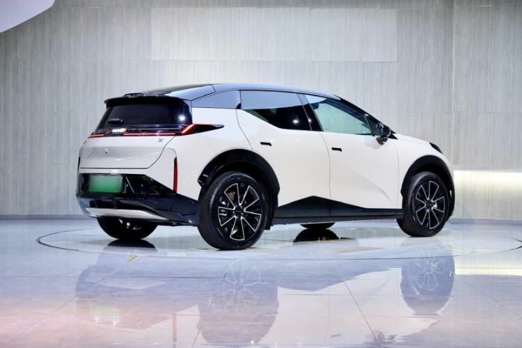 Used Zeekr X 2025 5-Seater Long-Range Version Exterior 4