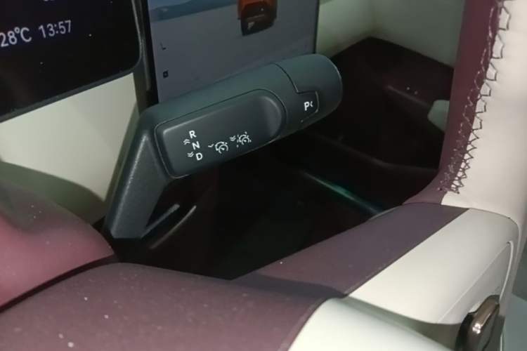 Used Zeekr X 2025 Four-Seater Rear-Drive Cube Version Gear Lever
