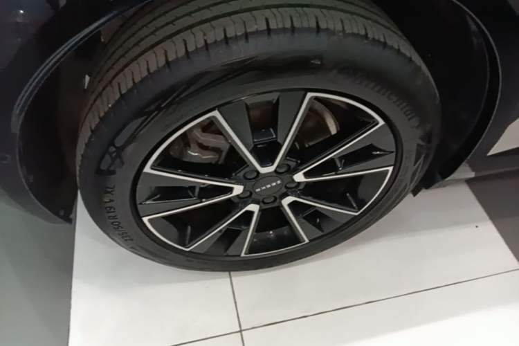 Used Zeekr X 2025 Four-Seater Rear-Drive Cube Version Right Rear Wheel Hub
