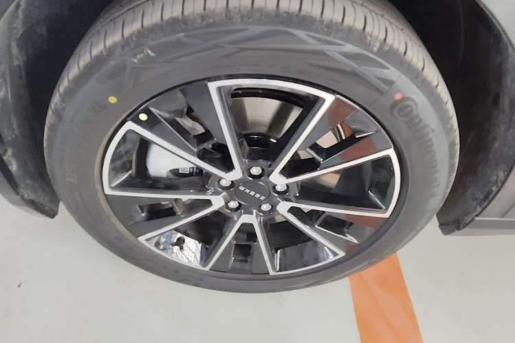 Used Zeekr X 2026 Max Five-Seat Edition Left Front Wheel Hub