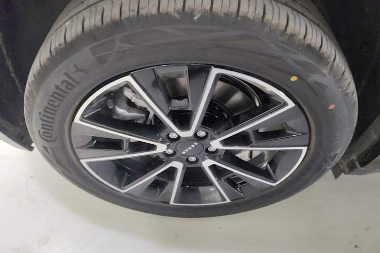 Used Zeekr X 2026 Max Five-Seat Edition Right Rear Wheel Hub