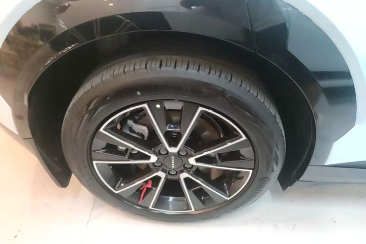 Used Zeekr X 2026 Max Five-Seat Edition Right Rear Wheel Hub