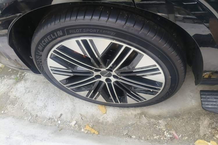 Used Zeekr 8X 2026 Model Ultra+ Edition 70kWh Exterior 5