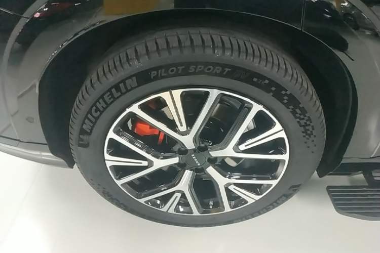 Used Zeekr 8X 2026 Model Max Edition 55kWh Right Rear Wheel Hub