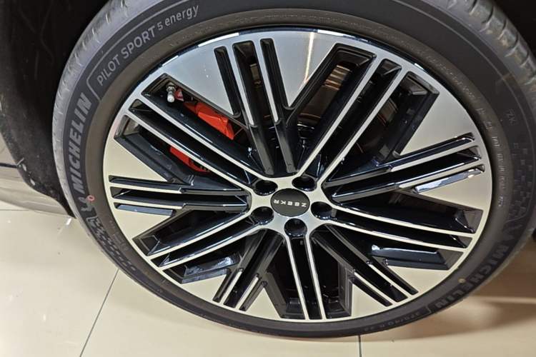 Used Zeekr 8X 2026 Model Ultra Edition 70kWh Right Rear Wheel Hub