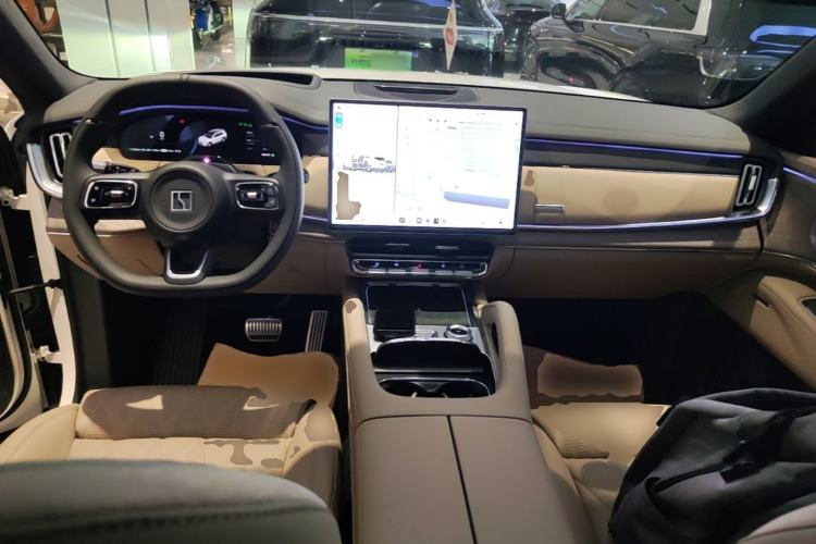 Used Zeekr 8X 2026 Model Max Edition 70kWh Center Console