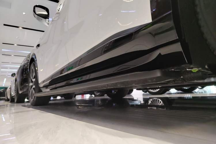 Used Zeekr 8X 2026 Model Max Edition 70kWh Left Side Sill