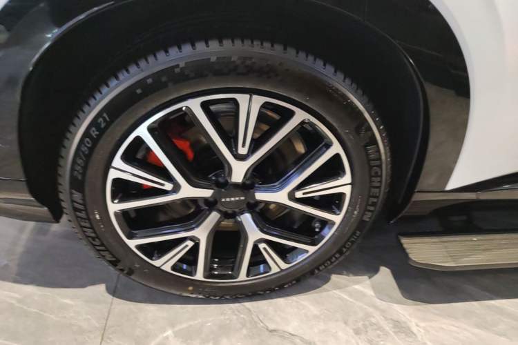 Used Zeekr 8X 2026 Model Max Edition 70kWh Right Rear Wheel Hub