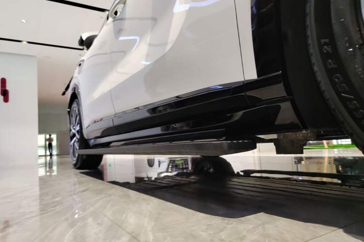 Used Zeekr 8X 2026 Model Max Edition 70kWh Right Side Sill