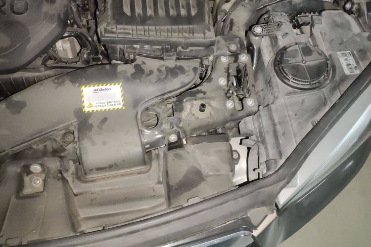 Used Zinoro 60H 2017 Standard Model Engine Bay Left