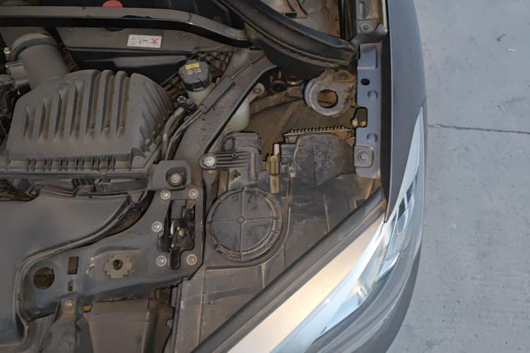Used Zinoro 60H 2017 Standard Model Engine Bay Left