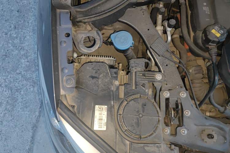 Used Zinoro 60H 2017 Standard Model Engine Bay Right