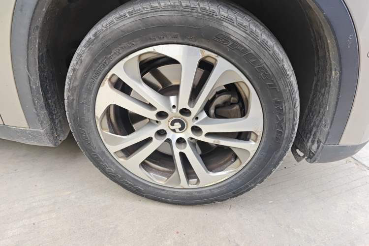 Used Zinoro 60H 2017 Standard Model Right Front Wheel Hub