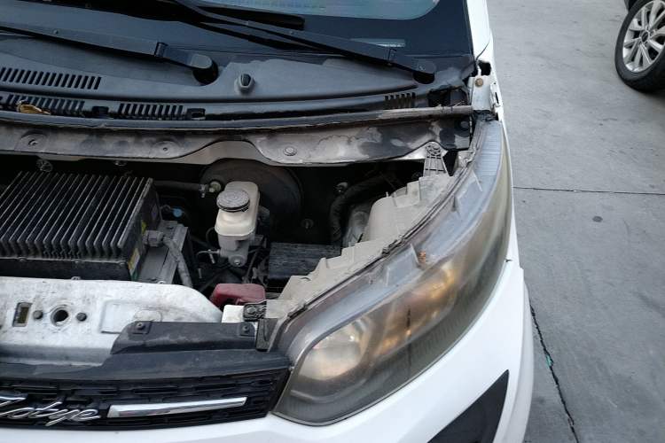 Used Zotye 2016 E30 Standard Model Engine Bay Left