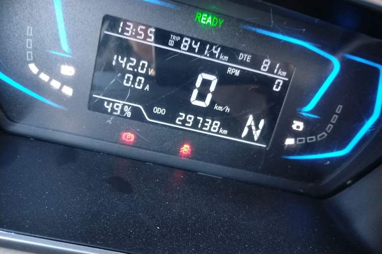 Used Zotye 2016 E30 Standard Model Odometer Close Up