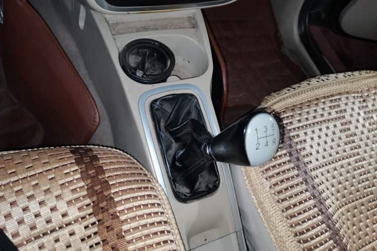Used Zotye 5008 2010 1.3L Manual Standard Edition Gear Lever