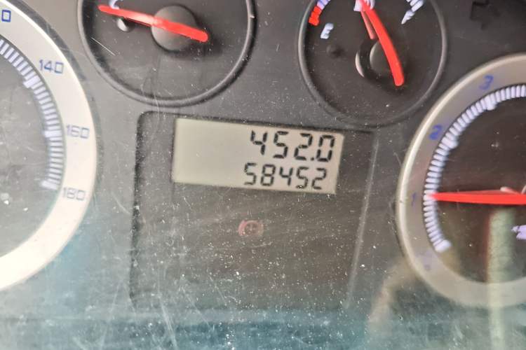 Used Zotye 5008 2010 1.3L Manual Standard Edition Odometer Close Up