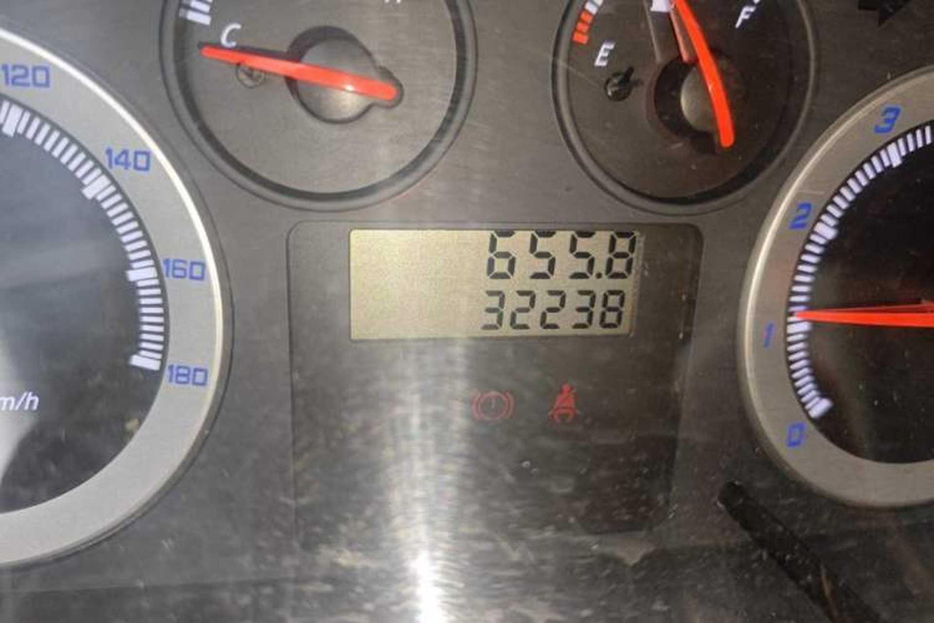 Used Zotye 5008 2010 1.3L Manual Comfort Edition Odometer Close Up