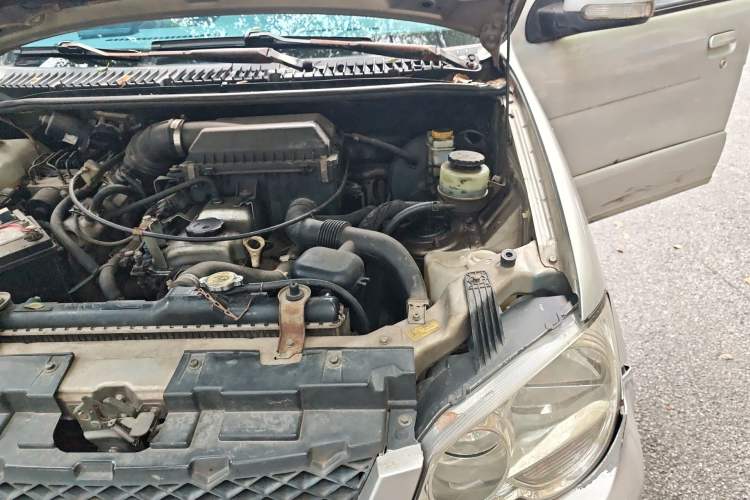 Used Zotye 5008 2010 1.3L CVT Standard Edition Engine Bay Left