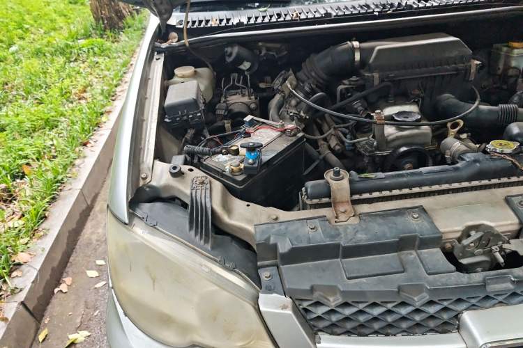 Used Zotye 5008 2010 1.3L CVT Standard Edition Engine Bay Right