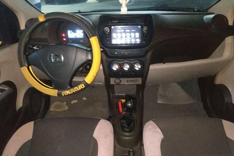 Used Zotye Cloud 100 2014 Cloud 100 Comfort Model Center Console