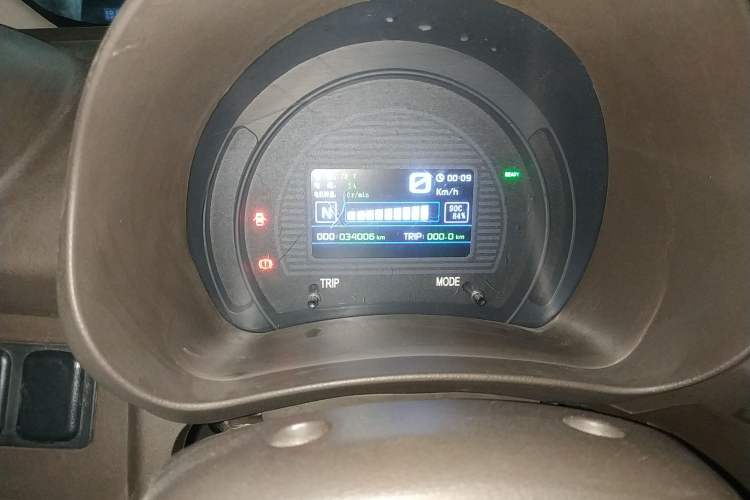 Used Zotye Cloud 100 2014 Cloud 100 Comfort Model Odometer Close Up