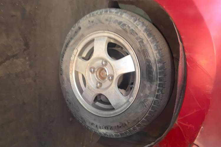 Used Zotye Cloud 100 2014 Cloud 100 Comfort Model Right Front Wheel Hub